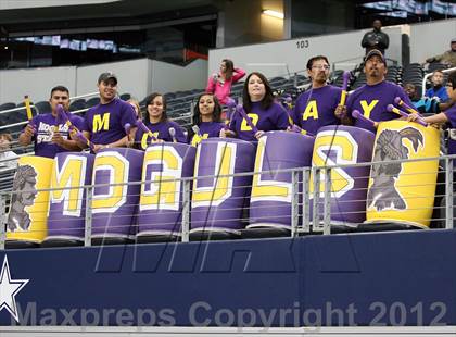 Thumbnail 2 in Munday vs. Tenaha (UIL 1A Division 2 Final) photogallery.