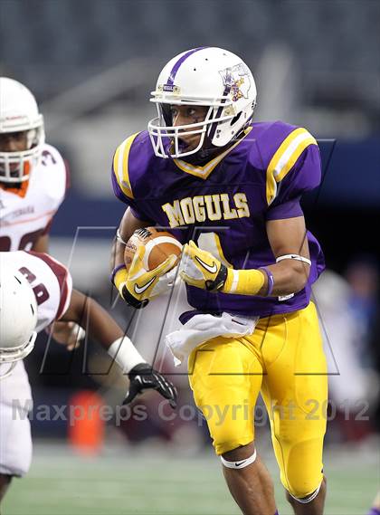 Thumbnail 2 in Munday vs. Tenaha (UIL 1A Division 2 Final) photogallery.