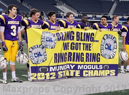 Thumbnail 3 in Munday vs. Tenaha (UIL 1A Division 2 Final) photogallery.