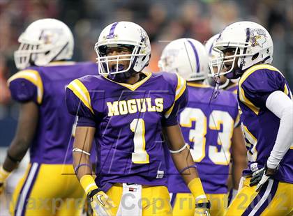 Thumbnail 1 in Munday vs. Tenaha (UIL 1A Division 2 Final) photogallery.