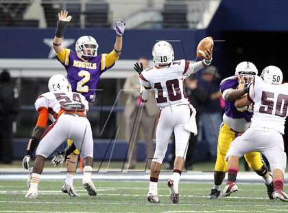Thumbnail 2 in Munday vs. Tenaha (UIL 1A Division 2 Final) photogallery.