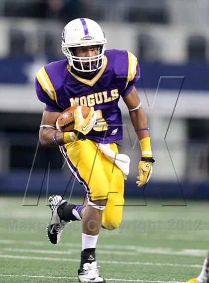 Thumbnail 3 in Munday vs. Tenaha (UIL 1A Division 2 Final) photogallery.
