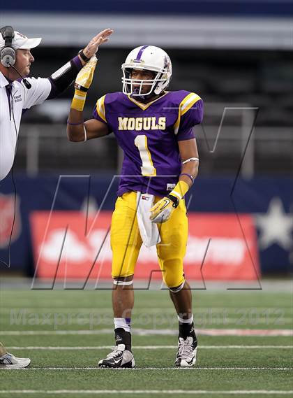 Thumbnail 2 in Munday vs. Tenaha (UIL 1A Division 2 Final) photogallery.