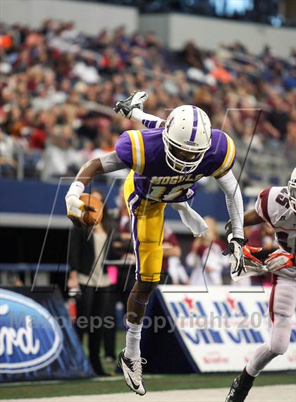Thumbnail 3 in Munday vs. Tenaha (UIL 1A Division 2 Final) photogallery.
