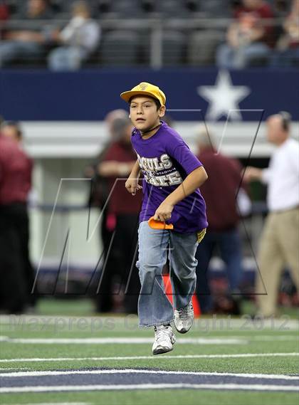 Thumbnail 1 in Munday vs. Tenaha (UIL 1A Division 2 Final) photogallery.