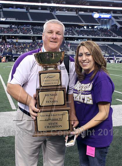 Thumbnail 2 in Munday vs. Tenaha (UIL 1A Division 2 Final) photogallery.