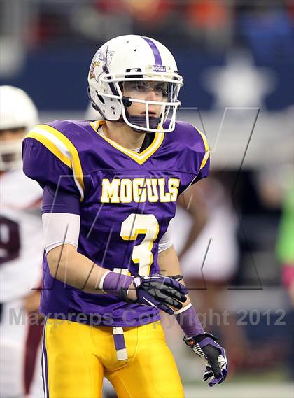 Thumbnail 2 in Munday vs. Tenaha (UIL 1A Division 2 Final) photogallery.