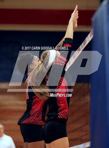 Thumbnail 3 in Jacksonville vs. Swansboro photogallery.