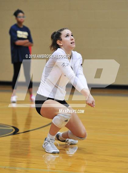 Thumbnail 3 in Langham Creek vs. Mayde Creek (CFISD/Katy Classic) photogallery.