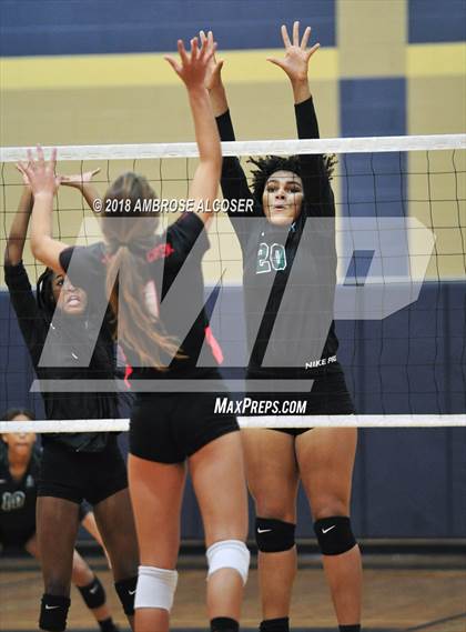 Thumbnail 3 in Langham Creek vs. Mayde Creek (CFISD/Katy Classic) photogallery.