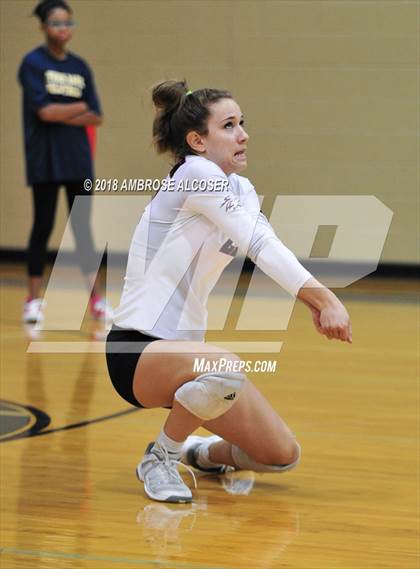 Thumbnail 2 in Langham Creek vs. Mayde Creek (CFISD/Katy Classic) photogallery.