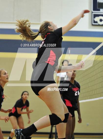 Thumbnail 3 in Langham Creek vs. Mayde Creek (CFISD/Katy Classic) photogallery.
