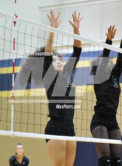Thumbnail 2 in Langham Creek vs. Mayde Creek (CFISD/Katy Classic) photogallery.
