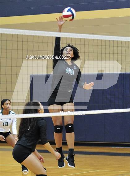 Thumbnail 3 in Langham Creek vs. Mayde Creek (CFISD/Katy Classic) photogallery.