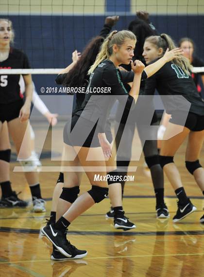 Thumbnail 2 in Langham Creek vs. Mayde Creek (CFISD/Katy Classic) photogallery.