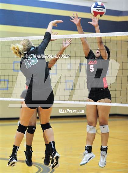 Thumbnail 3 in Langham Creek vs. Mayde Creek (CFISD/Katy Classic) photogallery.
