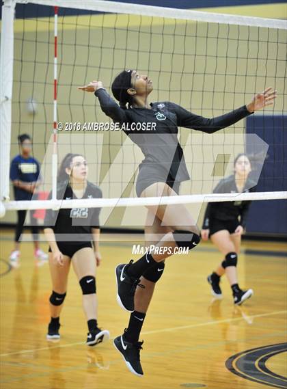 Thumbnail 3 in Langham Creek vs. Mayde Creek (CFISD/Katy Classic) photogallery.