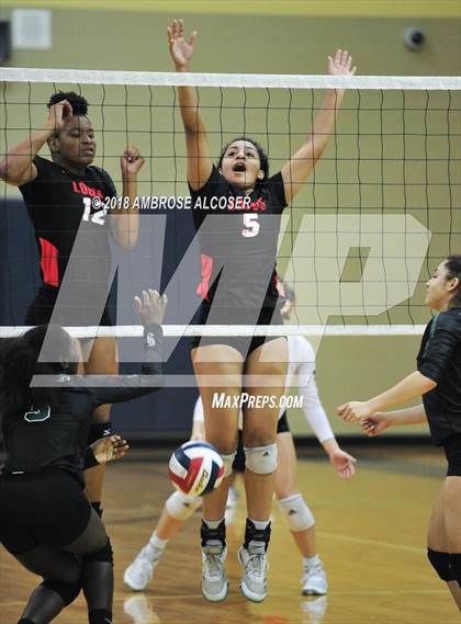 Thumbnail 2 in Langham Creek vs. Mayde Creek (CFISD/Katy Classic) photogallery.