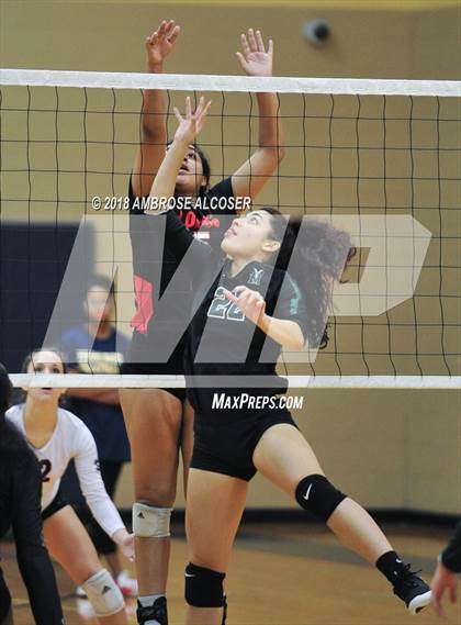 Thumbnail 1 in Langham Creek vs. Mayde Creek (CFISD/Katy Classic) photogallery.
