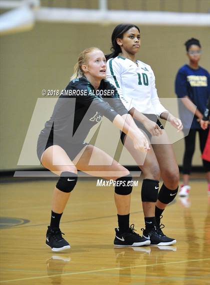 Thumbnail 2 in Langham Creek vs. Mayde Creek (CFISD/Katy Classic) photogallery.