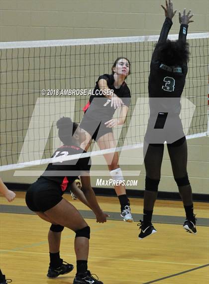 Thumbnail 3 in Langham Creek vs. Mayde Creek (CFISD/Katy Classic) photogallery.