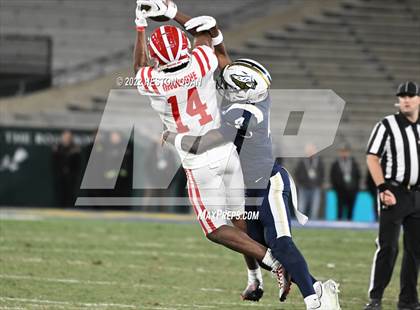 Thumbnail 2 in Mater Dei vs. St. John Bosco photogallery.