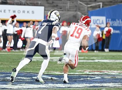 Thumbnail 3 in Mater Dei vs. St. John Bosco photogallery.