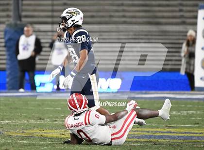 Thumbnail 3 in Mater Dei vs. St. John Bosco photogallery.