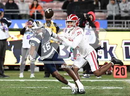 Thumbnail 3 in Mater Dei vs. St. John Bosco photogallery.