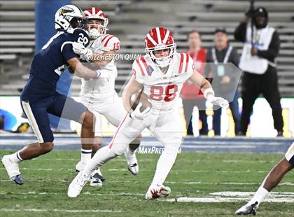 Thumbnail 2 in Mater Dei vs. St. John Bosco photogallery.