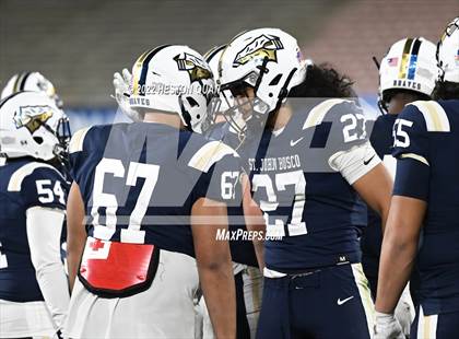 Thumbnail 1 in Mater Dei vs. St. John Bosco photogallery.