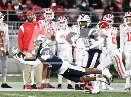 Thumbnail 1 in Mater Dei vs. St. John Bosco photogallery.