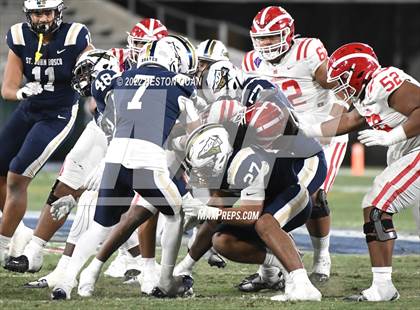 Thumbnail 1 in Mater Dei vs. St. John Bosco photogallery.