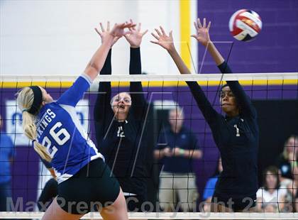 Thumbnail 3 in Archbishop Mitty vs. Pleasant Grove (Durango Fall Classic) photogallery.