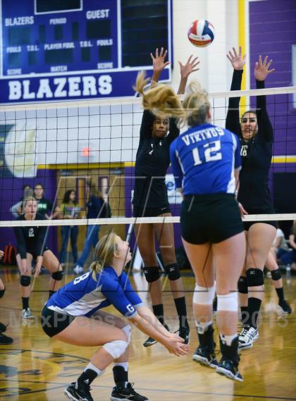 Thumbnail 3 in Archbishop Mitty vs. Pleasant Grove (Durango Fall Classic) photogallery.