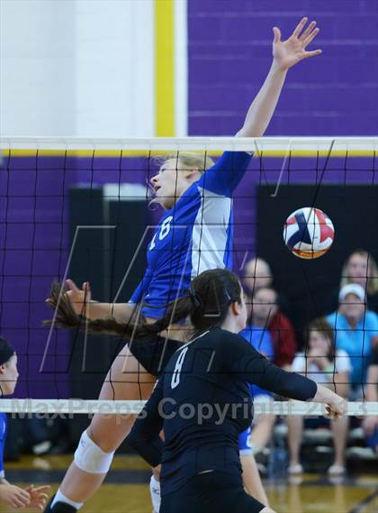 Thumbnail 1 in Archbishop Mitty vs. Pleasant Grove (Durango Fall Classic) photogallery.
