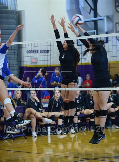 Thumbnail 3 in Archbishop Mitty vs. Pleasant Grove (Durango Fall Classic) photogallery.