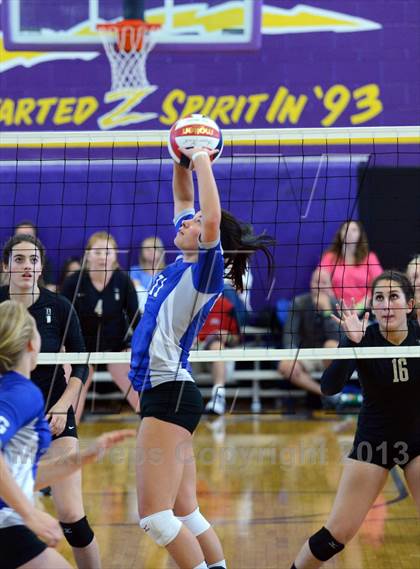 Thumbnail 3 in Archbishop Mitty vs. Pleasant Grove (Durango Fall Classic) photogallery.