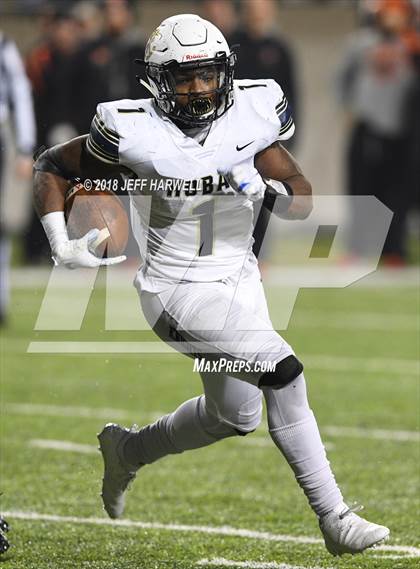 Thumbnail 3 in Archbishop Hoban vs. Washington (OHSAA D2 Final) photogallery.