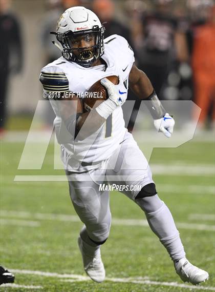 Thumbnail 2 in Archbishop Hoban vs. Washington (OHSAA D2 Final) photogallery.
