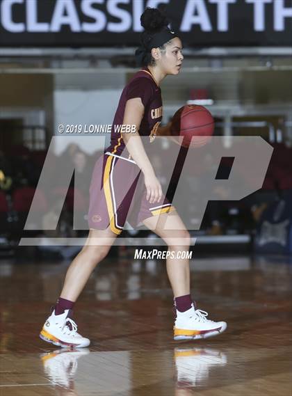 Thumbnail 3 in Ossining vs Christ the King (Crusaders Classic) photogallery.