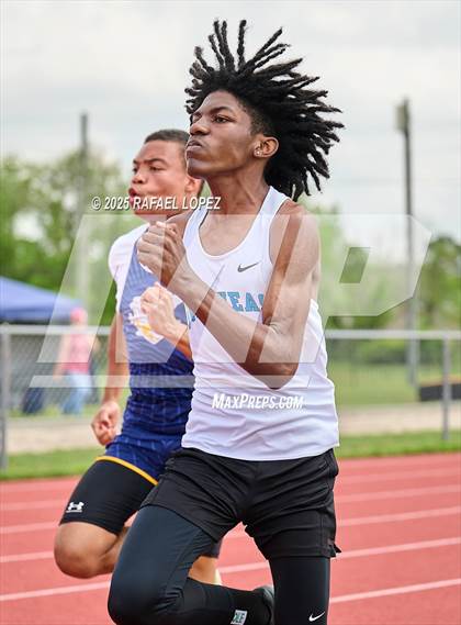 Thumbnail 1 in Northland Christian Relays (100M) photogallery.