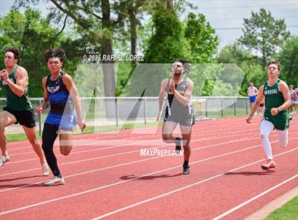 Thumbnail 2 in Northland Christian Relays (100M) photogallery.