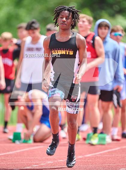Thumbnail 1 in Northland Christian Relays (100M) photogallery.