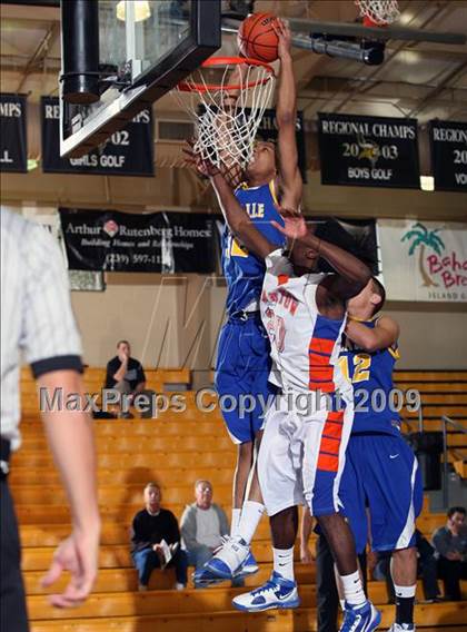 Thumbnail 2 in De La Salle vs Bartow (City of Palms Classic) photogallery.