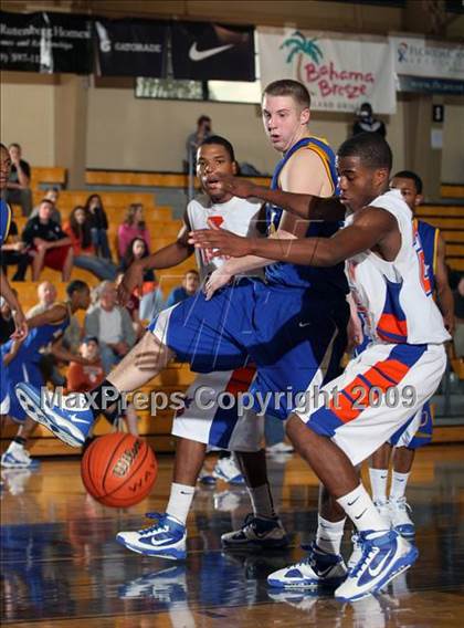 Thumbnail 2 in De La Salle vs Bartow (City of Palms Classic) photogallery.