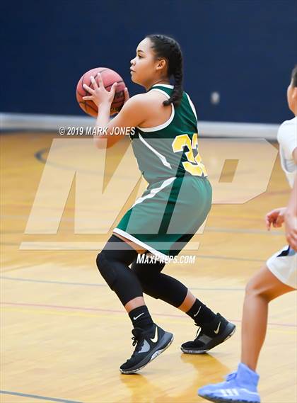 Thumbnail 2 in Greenway vs. Deer Valley (Skyhawks' Thanksgiving Tournament) photogallery.