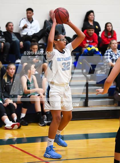 Thumbnail 2 in Greenway vs. Deer Valley (Skyhawks' Thanksgiving Tournament) photogallery.