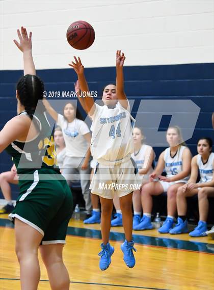 Thumbnail 3 in Greenway vs. Deer Valley (Skyhawks' Thanksgiving Tournament) photogallery.