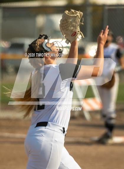 Thumbnail 2 in North Platte vs Lincoln Northeast (NSAA A4 District Playoff) photogallery.